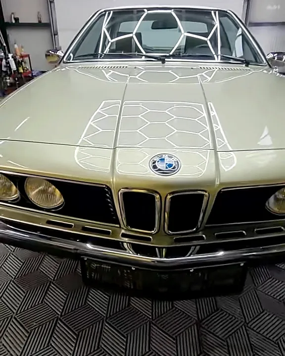BMW 635 CSi (E24) sub luminile hexagonale